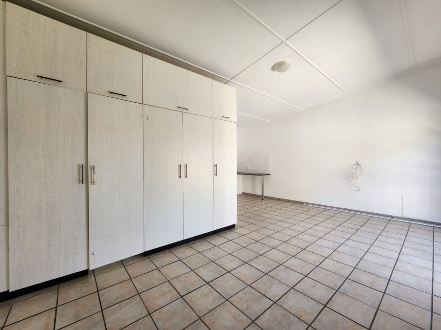 To Let 1 Bedroom Property for Rent in Selborne Eastern Cape